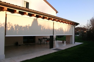 Cierre de terraza con toldos y Sistemas Proyectantes